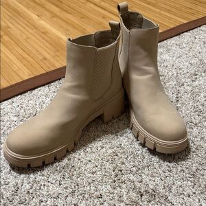 Vepose Beige Chelsea Boots